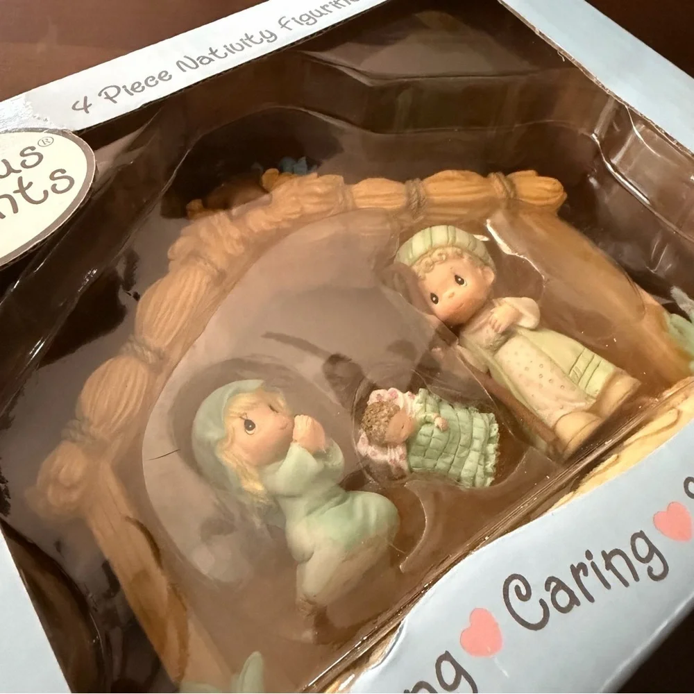 Precious Moments 4 Piece Nativity Set Mary Joseph Baby Jesus Stable Resin 690052